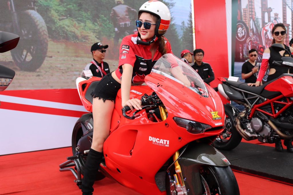 Mũ bảo hiểm Avex Biltro