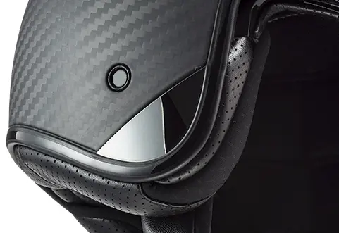 Thiết kế phủ chrome ở 2 bên ốp tai tăng tính thời trang, điểm nhấn ấn tượng cho chiếc mũ